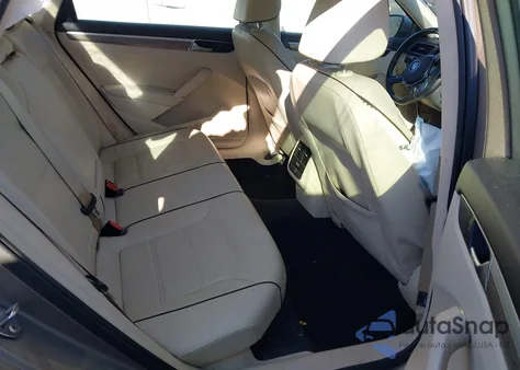 2016 Volkswagen Passat 1.8T Se z USA, uszkodzony, nr VIN 1VWBS7A36GC016116